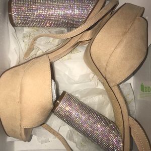 These are Vigo Fiore nude rhinestoned pumps